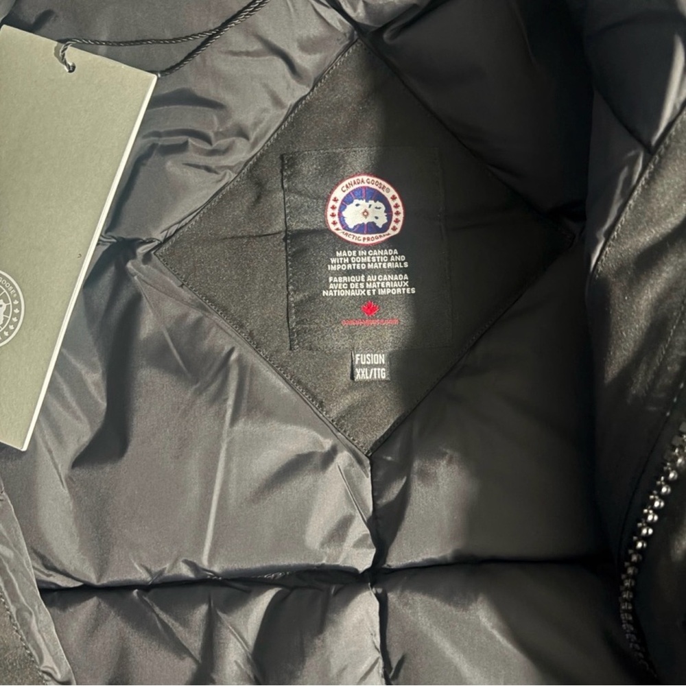 Canada Goose Men's Black Puffer Jacket - Picture 3 of 8